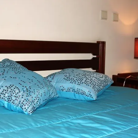 Dom Leal 2* فالونغو