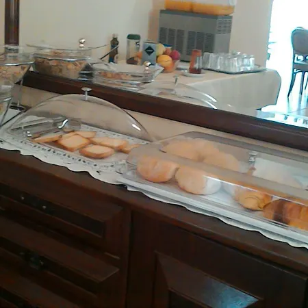 Dom Leal فندق 2*