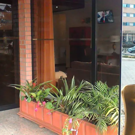 Dom Leal فندق 2*